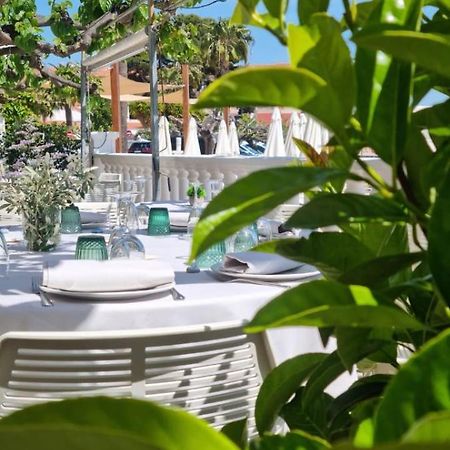 Hotel Restaurant Juanito Platja Сан-Карлос-де-ла-Рапіта Екстер'єр фото