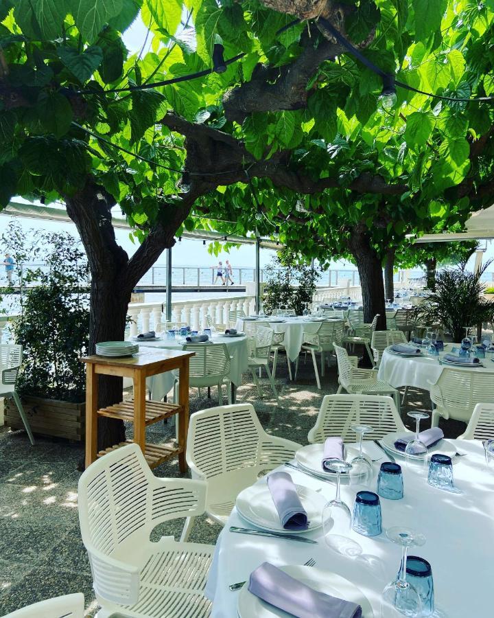 Hotel Restaurant Juanito Platja Сан-Карлос-де-ла-Рапіта Екстер'єр фото