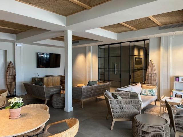 Hotel Restaurant Juanito Platja Сан-Карлос-де-ла-Рапіта Екстер'єр фото