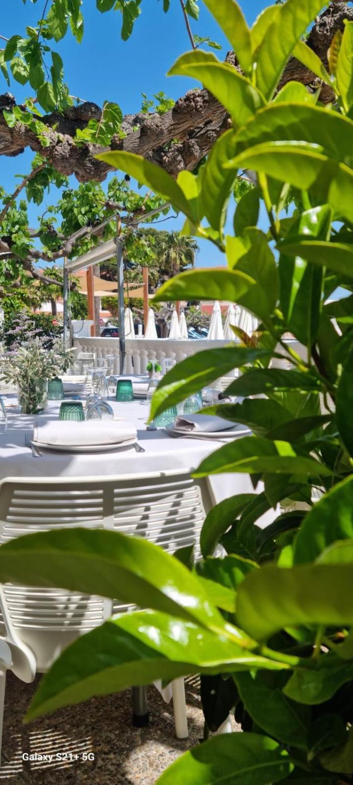 Hotel Restaurant Juanito Platja Сан-Карлос-де-ла-Рапіта Екстер'єр фото
