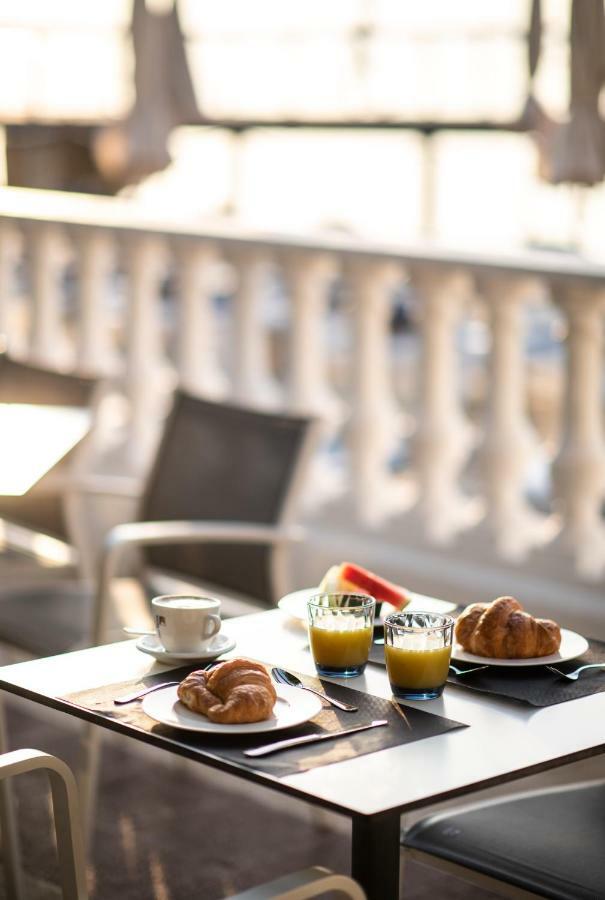 Hotel Restaurant Juanito Platja Сан-Карлос-де-ла-Рапіта Екстер'єр фото