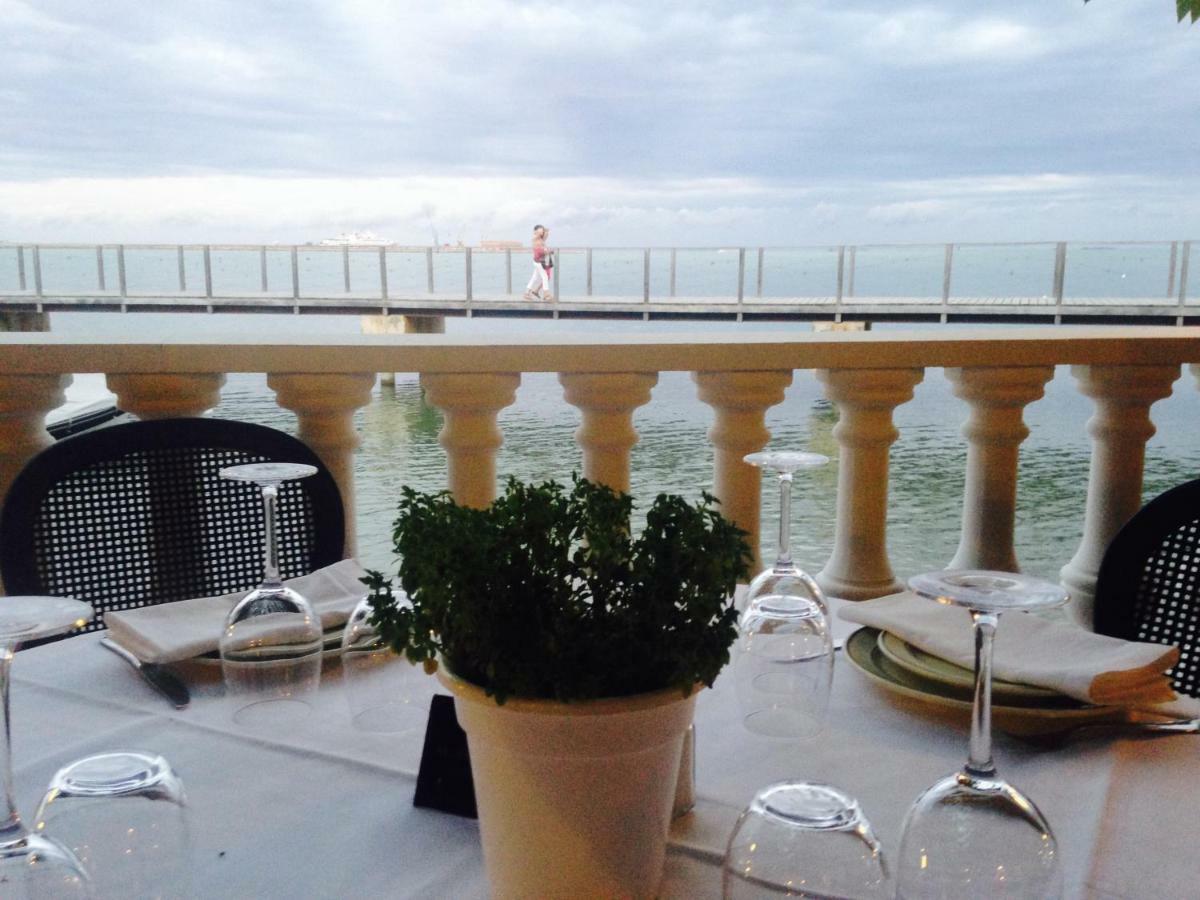 Hotel Restaurant Juanito Platja Сан-Карлос-де-ла-Рапіта Екстер'єр фото