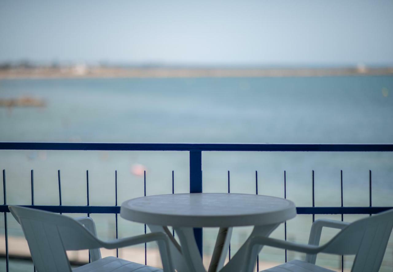 Hotel Restaurant Juanito Platja Сан-Карлос-де-ла-Рапіта Екстер'єр фото
